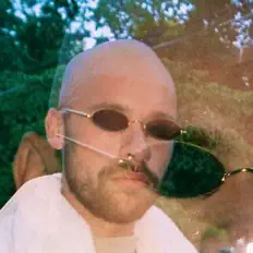 Willieを聴いたり、ミュージックビデオを鑑賞したり、経歴やツアー日程などを確認したりしましょう！