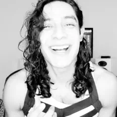 收听 Máxximo、观看音乐视频、阅读小传、查看巡演日期等 ！