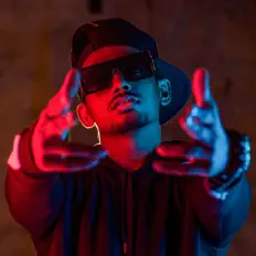 聆聽 Flexxzy、觀看音樂影片、閱讀小傳、查看巡演日期等！