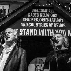 Hör dir Divine Horsemen an, schau dir Musikvideos an, lies die Biografie, finde Tourdaten und mehr!