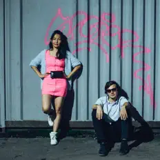 Poslechněte si interpreta spelaя, sledujte hudební videa, přečtěte si životopis, podívejte se na data turné a další informace.