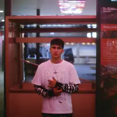 Hör dir Harrison Cole an, schau dir Musikvideos an, lies die Biografie, finde Tourdaten und mehr!