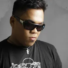 Dengarkan Flict G, tonton video musik, baca bio, lihat tanggal tur & lainnya!