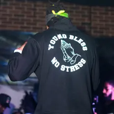 Young Blessを聴いたり、ミュージックビデオを鑑賞したり、経歴やツアー日程などを確認したりしましょう！