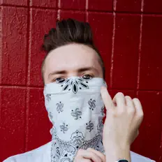 收听 D-Easy、观看音乐视频、阅读小传、查看巡演日期等 ！