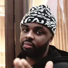 聆聽 JR Official、觀看音樂影片、閱讀小傳、查看巡演日期等！