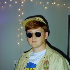 Dengarkan Yung Hunny, tonton video musik, baca bio, lihat tanggal tur & lainnya!