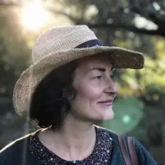 Renee Stahlを聴いたり、ミュージックビデオを鑑賞したり、経歴やツアー日程などを確認したりしましょう！