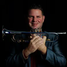 聆聽 Gerardo Rodriguez、觀看音樂影片、閱讀小傳、查看巡演日期等！