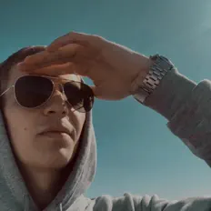 ДекДи을(를) 듣고, 뮤직 비디오를 보고, 약력을 읽고, 투어 일정 등을 확인하세요!