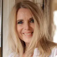 Escucha a undefined, mira videos musicales, lee su biografía, consulta las fechas de las gira y más.