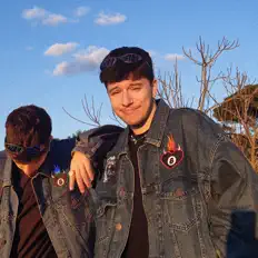 Demone dinle, müzik videolarını izle, biyografisini oku, tur tarihlerini ve daha fazlasını gör!