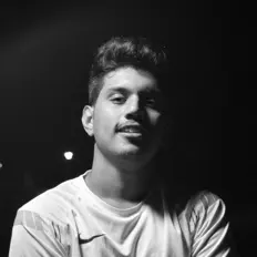 Ακούστε περιεχόμενο από Nine, παρακολουθήστε μουσικά βίντεο, διαβάστε το βιογραφικό, δείτε ημερομηνίες περιοδείας, και πολλά ακόμη!