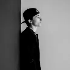 收听 Giovanchi、观看音乐视频、阅读小传、查看巡演日期等 ！