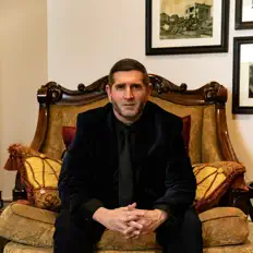 Ouve Ricky Comeaux, vê vídeos de música, lê a biografia, vê as datas da digressão e muito mais!