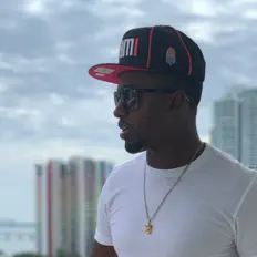 Escucha a J. Ross, mira videos musicales, lee su biografía, consulta las fechas de las gira y más.