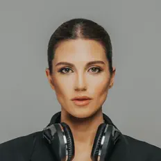 Nermin Akıを聴いたり、ミュージックビデオを鑑賞したり、経歴やツアー日程などを確認したりしましょう！