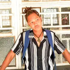 Apolloを聴いたり、ミュージックビデオを鑑賞したり、経歴やツアー日程などを確認したりしましょう！