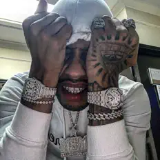 Ouça MCM Pluto, assista a videoclipes, leia a biografia, veja as datas das turnês e mais!