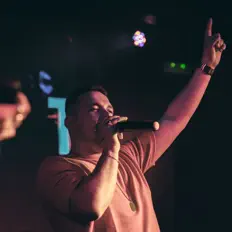 Escucha a ADAN CARRON, mira videos musicales, lee su biografía, consulta las fechas de las gira y más.