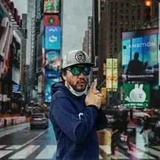 聆聽 Aj Varela、觀看音樂影片、閱讀小傳、查看巡演日期等！