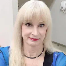 Ascolta Jennifer Leitham, guarda video musicali, leggi la biografia, vedi le date del tour & altro!