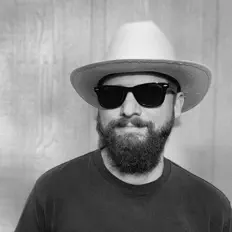 Hör dir Ezra Foster an, schau dir Musikvideos an, lies die Biografie, finde Tourdaten und mehr!