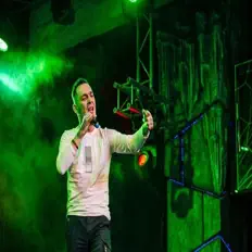 Ouça Efanov, assista a videoclipes, leia a biografia, veja as datas das turnês e mais!