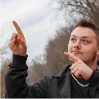 undefinedを聴いたり、ミュージックビデオを鑑賞したり、経歴やツアー日程などを確認したりしましょう！