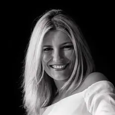 Poslechněte si interpreta Cécile Bonhomme, sledujte hudební videa, přečtěte si životopis, podívejte se na data turné a další informace.