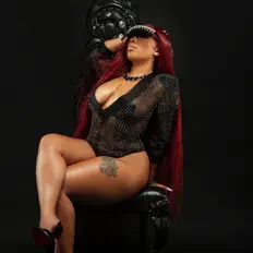 Posłuchaj wykonawcy Kelsey Nicole, obejrzyj teledyski, przeczytaj biografię, zobacz daty tras koncertowych i nie tylko!