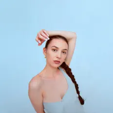 Dengarkan Carmen Lees, tonton video musik, baca bio, lihat tanggal tur & lainnya!