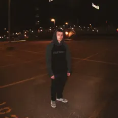 Poslechněte si interpreta Donotello, sledujte hudební videa, přečtěte si životopis, podívejte se na data turné a další informace.