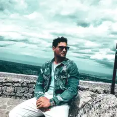 Poslechněte si interpreta MR. MARA, sledujte hudební videa, přečtěte si životopis, podívejte se na data turné a další informace.