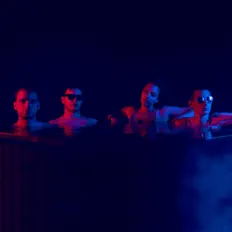 Hör dir MODESHA an, schau dir Musikvideos an, lies die Biografie, finde Tourdaten und mehr!