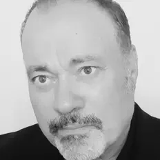 Ascolta Strat Andriotis, guarda video musicali, leggi la biografia, vedi le date del tour & altro!