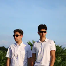 OC : K4を聴いたり、ミュージックビデオを鑑賞したり、経歴やツアー日程などを確認したりしましょう！