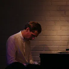 聆聽 Laurent Damont、觀看音樂影片、閱讀小傳、查看巡演日期等！