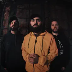 TrueShotを聴いたり、ミュージックビデオを鑑賞したり、経歴やツアー日程などを確認したりしましょう！