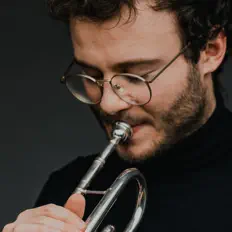 Dengarkan Simon Höfele, tonton video musik, baca bio, lihat tanggal tur & lainnya!