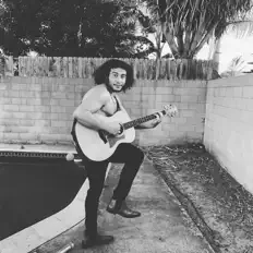 收听 Hollywood Max、观看音乐视频、阅读小传、查看巡演日期等 ！