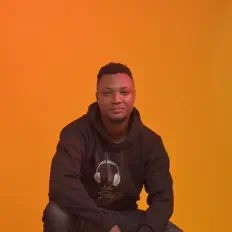 Escucha a L-Bee, mira videos musicales, lee su biografía, consulta las fechas de las gira y más.