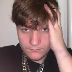 收听 XoSy、观看音乐视频、阅读小传、查看巡演日期等 ！