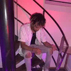 Hör dir Bourbier an, schau dir Musikvideos an, lies die Biografie, finde Tourdaten und mehr!