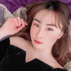 Wenni을(를) 듣고, 뮤직 비디오를 보고, 약력을 읽고, 투어 일정 등을 확인하세요!