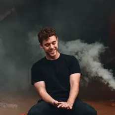 Escucha a Josh Andromidas, mira vídeos musicales, lee la biografía, consulta fechas de giras y mucho más.