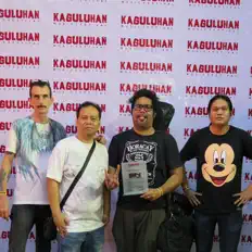 Dengarkan Starscream, tonton video musik, baca bio, lihat tanggal tur & lainnya!