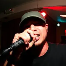 Écoutez KomplexOne, regardez des vidéoclips, lisez la biographie, consultez les dates de tournée et plus encore !