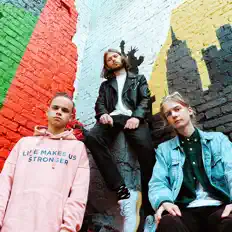 Dengarkan Moon Avenue, tonton video musik, baca bio, lihat tanggal tur & lainnya!