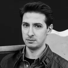 Luister naar Ali, bekijk muziekvideo's, lees de bio, bekijk de tourdata, en meer!